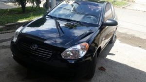 Hyundai accent 2009 usado ubicado en El Salvador Bolsas buenas Motor a toda prueba Millas 82000 2 puertas Acepto unidad a cuenta