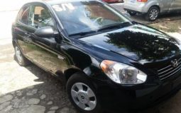 Hyundai accent 2009 usado ubicado en El Salvador Bolsas buenas Motor a toda prueba Millas 82000 2 puertas Acepto unidad a cuenta