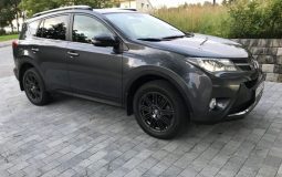 Toyota Rav4 2013 ubicado en El Salvador Marca: Toyota Model: RAV4 Km: 75.000 km Año: 2013 Estilo de carrocería Hatchback 5 puertas Combustible: Diesel Caja de cambios: Manual Tracción de ruedas de disco posterior Color: Gris Color interior: Cuero Negro