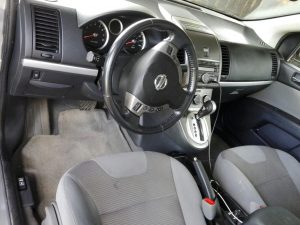 Nissan Sentra 2011. Edición deportiva. Motor 2.0, vidrios eléctricos, retrovisores electricos, espejo retrovisor con luz LED para manejar por las noches, Mandos al timón, auxiliar, USB, Iphone, automático, botones electrónicos para abrir puerta de conductor y pasajero (no tiene chapa). DUEÑO ÚNICO SIN INTERMEDIARIOS.