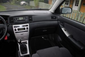 Vendo Toyota Corolla 2004 VVT-I, 5puertas del 2004 con 151.800 kms único dueño. Aire acondicionado, alarma seguros electricos radio, llantas en buen estado, antenimiento al día...