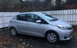 Toyota Yaris 2012 en perfecto estado de funcionamiento, mantenimientos al dia. 5puertas con 47.919 kms único dueño. Aire acondicionado, alarma seguros electricos radio, llantas en buen estado, antenimiento al día...