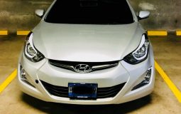 Hyundai Elantra 2015 FULL EXTRAS... Con poco millaje!! Motor 1.6 con tecnología ECO para mayor ahorro de combustible. Full Extras con rines especiales y sunroof. Cámara de retroceso y sistema de sonido tactil. Pintura y tapicería en perfecto estado.