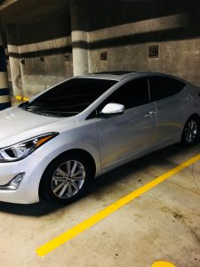 Hyundai Elantra 2015 FULL EXTRAS... Con poco millaje!! Motor 1.6 con tecnología ECO para mayor ahorro de combustible. Full Extras con rines especiales y sunroof. Cámara de retroceso y sistema de sonido tactil. Pintura y tapicería en perfecto estado.