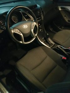 Hyundai Elantra 2015 FULL EXTRAS... Con poco millaje!! Motor 1.6 con tecnología ECO para mayor ahorro de combustible. Full Extras con rines especiales y sunroof. Cámara de retroceso y sistema de sonido tactil. Pintura y tapicería en perfecto estado.