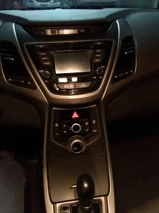 Hyundai Elantra 2015 FULL EXTRAS... Con poco millaje!! Motor 1.6 con tecnología ECO para mayor ahorro de combustible. Full Extras con rines especiales y sunroof. Cámara de retroceso y sistema de sonido tactil. Pintura y tapicería en perfecto estado.