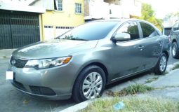 Vendo KIA Forte 2012, Sedan, 4 puertas, Automatico-Secuencial, full extras (vidrios y espejos eléctricos, cierre central), cd player con USB, bluetooth y entrada auxiliar, A/C, polarizado, muy económico, bolsas buenas, $6000 ¡Precio Negociable!, Inf. al correo ó 79502922