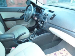 Vendo KIA Forte 2012, Sedan, 4 puertas, Automatico-Secuencial, full extras (vidrios y espejos eléctricos, cierre central), cd player con USB, bluetooth y entrada auxiliar, A/C, polarizado, muy económico, bolsas buenas, $6000 ¡Precio Negociable!, Inf. al correo ó 79502922
