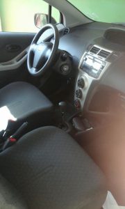 Toyota Yaris 2009, Automático, tipo Hatchback, 2 puertas, un vehículo elegante y calidad, Excelentes condiciones, motor 1.5 económico, compresiones 180, Aire Acondicionado, estéreo original, todos sus vidrios originales, bien enllantado, amortiguación y suspensión excelente, placas nuevas, vehículo para personas que buscan calidad, precio $5,600 poco negociable, Tel. WhatsApp 71352252