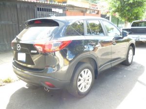 Vendo Mazda CX5 2013, transmisión mecánica, tecnología skyactiv, A/C, motor 2.0L, 4 cil., muy económica, full extras (vidrios y espejos eléctricos, cierre central), alarma de fabrica, cdplayer con usb y entrada auxiliar, rines especiales, polarizada, espaciosa, "Recibo Vehiculo a Cuenta", $12500 Precio Negociable!, inf. 79502922 ó al correo
