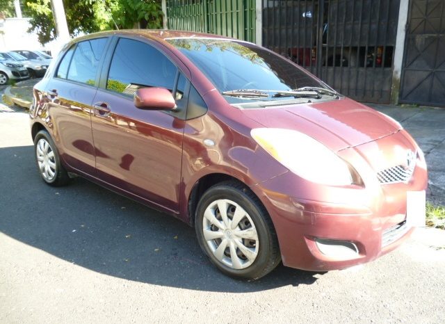 Vendo Toyota Yaris 2009, Hatchback, Automatico, 4 puertas, full extras (vidrios y espejos electricos, cierre central), alarma de fabrica, cd player con entrada auxiliar, A/C, polarizado, motor 1.5L vvt-i, muy económico, $6500 Precio Negociable!, Inf. al correo ó 79502922