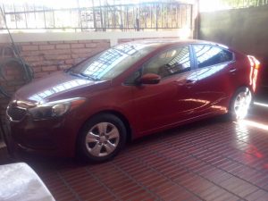 Vendo KIA Forte 2015, Sedan, 4 puertas, Automatico-Secuencial, full extras (vidrios y espejos eléctricos, cierre central), cd player con USB, bluetooth y entrada auxiliar, A/C, motor 1.8L muy económico, bolsas buenas, $8800 ¡Precio Negociable!, Inf. al correo ó 78564889