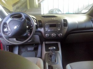 Vendo KIA Forte 2015, Sedan, 4 puertas, Automatico-Secuencial, full extras (vidrios y espejos eléctricos, cierre central), cd player con USB, bluetooth y entrada auxiliar, A/C, motor 1.8L muy económico, bolsas buenas, $8800 ¡Precio Negociable!, Inf. al correo ó 78564889