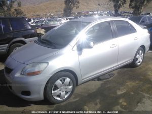 Vendo Toyota Yaris 2010 (a reparar), Reservelo YA!!! Estara en Aduana en aproximadamente 28 dias, Automático, Bolsas buenas, Full Extras (vidrios y espejos eléctricos, cierre central), $5400, Inf. al correo ó 79502922