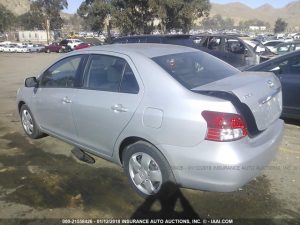 Vendo Toyota Yaris 2010 (a reparar), Reservelo YA!!! Estara en Aduana en aproximadamente 28 dias, Automático, Bolsas buenas, Full Extras (vidrios y espejos eléctricos, cierre central), $5400, Inf. al correo ó 79502922
