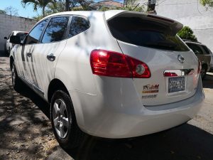 Nissan Rogue 2011 usado ubicado en El Salvador NISSAN ROUGE 2011 AUTOMATICO, AIRE ACONDICIONADO, COLOR BLANCA, MOTOR 2.5, 4X4, 4 CILINDROS, RINES,