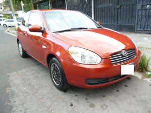 Vendo Hyundai Accent 2010, Hatchback, 2 puertas, Automático, full extras (vidrios y espejos eléctricos, cierre central), cd player con USB y entrada auxiliar, A/C, muy económico, bolsas buenas, $4600 ¡Precio Negociable!, Inf. al correo ó 79502922