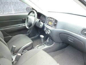 Vendo Hyundai Accent 2010, Hatchback, 2 puertas, Automático, full extras (vidrios y espejos eléctricos, cierre central), cd player con USB y entrada auxiliar, A/C, muy económico, bolsas buenas, $4600 ¡Precio Negociable!, Inf. al correo ó 79502922
