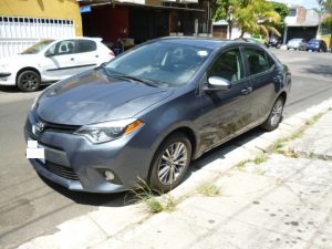 Vendo Toyota Corolla 2014, Sedan, Automático, full extras (vidrios y espejos eléctricos, cierre central), Pantalla táctil con USB, bluetooth y entrada auxiliar, camara de retroceso, A/C, rines, halogenos, muy económico, $10800 ¡Precio Negociable!, Inf. al correo ó 79502922