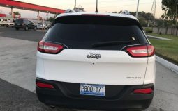 Jeep Cherokee 2015 *motor 2.4 cilindros automática *MP3,AUX,BLUETOOTH,USB. *Rines especiales 17” (ABS) *pantalla touch cámara de retroceso *A/C full