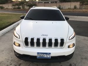 Jeep Cherokee 2015 *motor 2.4 cilindros automática *MP3,AUX,BLUETOOTH,USB. *Rines especiales 17” (ABS) *pantalla touch cámara de retroceso *A/C full