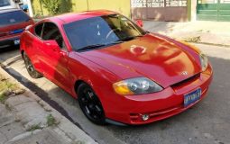 Hyundai Tiburon 2004 solo 129000 recorridos, motor completamente impecable, con motor de 4 Cilindros 2.0 el mismo del hyundai elantra 2004 al 2010, aire al helado,suspensión perfecta, motor impecable, 0 ruidos, pintura tapicería suspensión, super cuidada, precioso