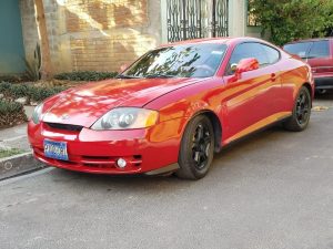 Hyundai Tiburon 2004 solo 129000 recorridos, motor completamente impecable, con motor de 4 Cilindros 2.0 el mismo del hyundai elantra 2004 al 2010, aire al helado,suspensión perfecta, motor impecable, 0 ruidos, pintura tapicería suspensión, super cuidada, precioso
