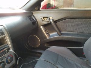 Hyundai Tiburon 2004 solo 129000 recorridos, motor completamente impecable, con motor de 4 Cilindros 2.0 el mismo del hyundai elantra 2004 al 2010, aire al helado,suspensión perfecta, motor impecable, 0 ruidos, pintura tapicería suspensión, super cuidada, precioso