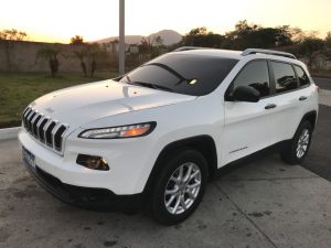 Jeep Cherokee 2015 *motor 2.4 cilindros automática *MP3,AUX,BLUETOOTH,USB. *Rines especiales 17” (ABS) *pantalla touch cámara de retroceso *A/C full