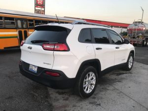 Jeep Cherokee 2015 *motor 2.4 cilindros automática *MP3,AUX,BLUETOOTH,USB. *Rines especiales 17” (ABS) *pantalla touch cámara de retroceso *A/C full