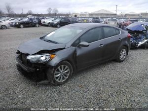 Vendo Kia Forte 2014 (a reparar), Reservelo YA!!! Estara en Aduana en aproximadamente 28 días, Automático, Full Extras (vidrios y espejos eléctricos, cierre central), rines, $5600, Inf. al correo ó 79502922