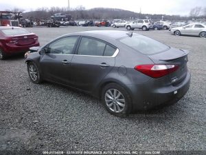 Vendo Kia Forte 2014 (a reparar), Reservelo YA!!! Estara en Aduana en aproximadamente 28 días, Automático, Full Extras (vidrios y espejos eléctricos, cierre central), rines, $5600, Inf. al correo ó 79502922