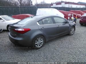 Vendo Kia Forte 2014 (a reparar), Reservelo YA!!! Estara en Aduana en aproximadamente 28 días, Automático, Full Extras (vidrios y espejos eléctricos, cierre central), rines, $5600, Inf. al correo ó 79502922