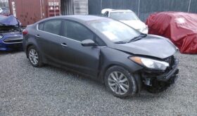 Usados: KIA Forte 2014 a reparar en El Salvador