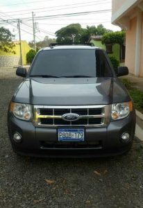 Ford Escape 2012 usada ubicado en San Salvador, El Salvador En excelentes condiciones a todo prueba, rines especiales, alohenas, Sunroof, Motor 4Cil, bien enllantada, aire, motor y suspensión en excelentes condiciones, 75mil Millas, mantenimiento al día precio negociable mas información al whatsapp 7249-3699