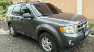 Ford Escape 2012 usada ubicado en San Salvador, El Salvador En excelentes condiciones a todo prueba, rines especiales, alohenas, Sunroof, Motor 4Cil, bien enllantada, aire, motor y suspensión en excelentes condiciones, 75mil Millas, mantenimiento al día precio negociable mas información al whatsapp 7249-3699