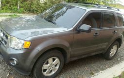 Ford Escape 2012 usada ubicado en San Salvador, El Salvador En excelentes condiciones a todo prueba, rines especiales, alohenas, Sunroof, Motor 4Cil, bien enllantada, aire, motor y suspensión en excelentes condiciones, 75mil Millas, mantenimiento al día precio negociable mas información al whatsapp 7249-3699