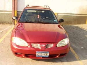 Hyundai Elantra 1996 usado ubicado en Soyapango, El Salvador MOTOR 1800 AUTOMATICO BATERIA, RADIADOR Y CONDENSADOR RECIEN INSTALADOS