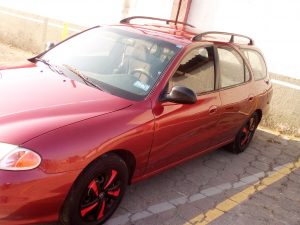 Hyundai Elantra 1996 usado ubicado en Soyapango, El Salvador MOTOR 1800 AUTOMATICO BATERIA, RADIADOR Y CONDENSADOR RECIEN INSTALADOS