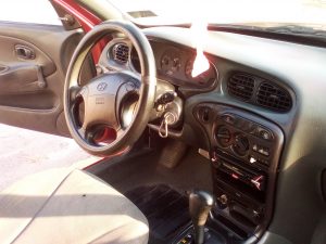 Hyundai Elantra 1996 usado ubicado en Soyapango, El Salvador MOTOR 1800 AUTOMATICO BATERIA, RADIADOR Y CONDENSADOR RECIEN INSTALADOS