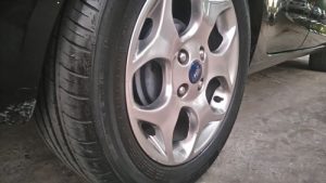 Ford Fiesta 2012 - Sistema de encendido con botón START/STOP-Llave de proximidad - Asientos de cuero (negro y blanco) - Sunroof automatico