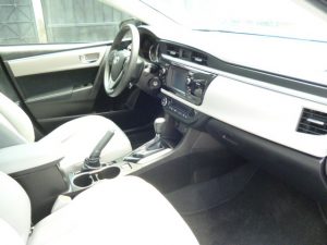 Vendo Toyota Corolla 2014, Sedan, Automático, full extras (vidrios y espejos eléctricos, cierre central), Pantalla táctil con USB, bluetooth y entrada auxiliar, camara de retroceso, A/C, rines, halogenos, muy económico, "Recibo Vehiculo a cuenta", $10500 ¡Precio Negociable!, Inf. al correo ó 79278982