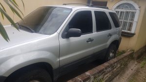 Ford Escape 2006 4 x 2 Motor 2.4 L económica 4 cilindros Polarizada Aire acondicionado Bolsas de aire buenas