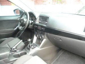 Vendo Mazda CX5 2013, transmisión mecánica, tecnología skyactiv, A/C, motor 2.0L, 4 cil., muy económica, full extras (vidrios y espejos eléctricos, cierre central), alarma de fabrica,