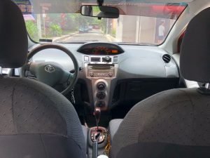 Toyota Yaris 2009 usado ubicado en San Salvador, El Salvador VENDO SOLO VENDO Toyota Yaris Hatchback 2009 Motor 1.5L VVTi, automático, súper económico, carro de uso familiar, 4 puertas, aire acondicionado helando bien