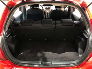 Toyota Yaris 2009 usado ubicado en San Salvador, El Salvador VENDO SOLO VENDO Toyota Yaris Hatchback 2009 Motor 1.5L VVTi, automático, súper económico, carro de uso familiar, 4 puertas, aire acondicionado helando bien