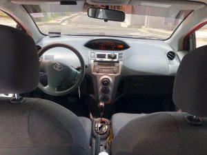 Toyota Yaris 2009 usado ubicado en San Salvador, El Salvador VENDO SOLO VENDO Toyota Yaris Hatchback 2009 Motor 1.5L VVTi, automático, súper económico, carro de uso familiar, 4 puertas, aire acondicionado helando bien