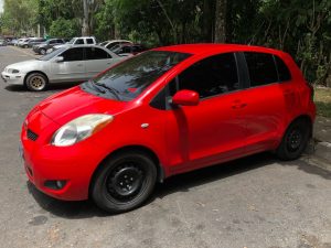 Toyota Yaris 2009 usado ubicado en San Salvador, El Salvador VENDO SOLO VENDO Toyota Yaris Hatchback 2009 Motor 1.5L VVTi, automático, súper económico, carro de uso familiar, 4 puertas, aire acondicionado helando bien