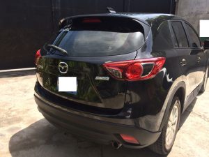 Mazda CX5 2013 usado ubicado en El Salvador Vendo Mazda CX5 2013, transmisión manual (6 velocidades + retroceso), tecnología skyactiv (super economica), motor 2.0L, 4 cil., full extras (vidrios y espejos eléctricos, cierre central), A/C, alarma de fabrica, cdplayer con usb y entrada auxiliar, mandos al timon, encendido con boton, rines especiales, polarizada, espaciosa, "Recibo Vehiculo a Cuenta", $11500 Precio Negociable!, inf. 79278982 ó al correo