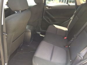 Mazda CX5 2013 usado ubicado en El Salvador Vendo Mazda CX5 2013, transmisión manual (6 velocidades + retroceso), tecnología skyactiv (super economica), motor 2.0L, 4 cil., full extras (vidrios y espejos eléctricos, cierre central), A/C, alarma de fabrica, cdplayer con usb y entrada auxiliar, mandos al timon, encendido con boton, rines especiales, polarizada, espaciosa, "Recibo Vehiculo a Cuenta", $11500 Precio Negociable!, inf. 79278982 ó al correo